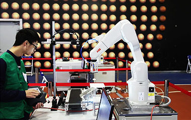 “连硕杯”工业机器人大赛成功举行，首个工业机器人专项“工匠之星”产生  
